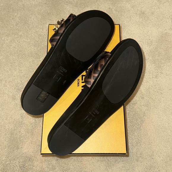 Fendi Feel Slides - Picture 3 of 5